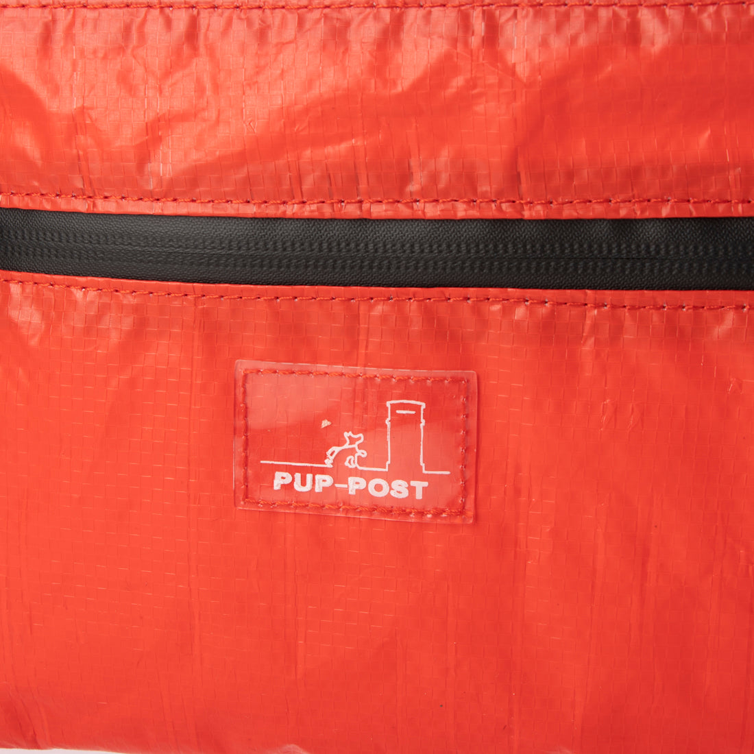 パプポスト PUP-POST ポリエチレンクロス サコッシュ （Red） Red