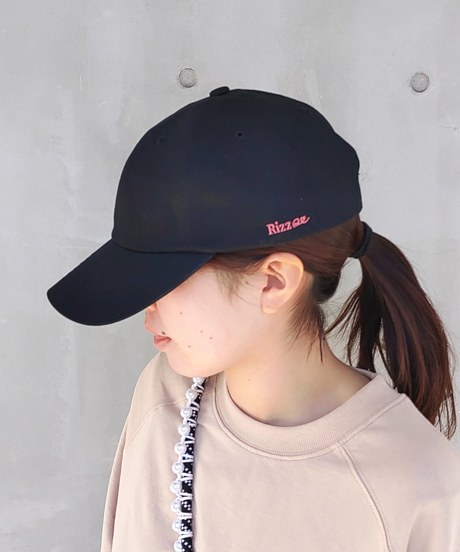 キュー Q Rizz Q刺繍キャップ