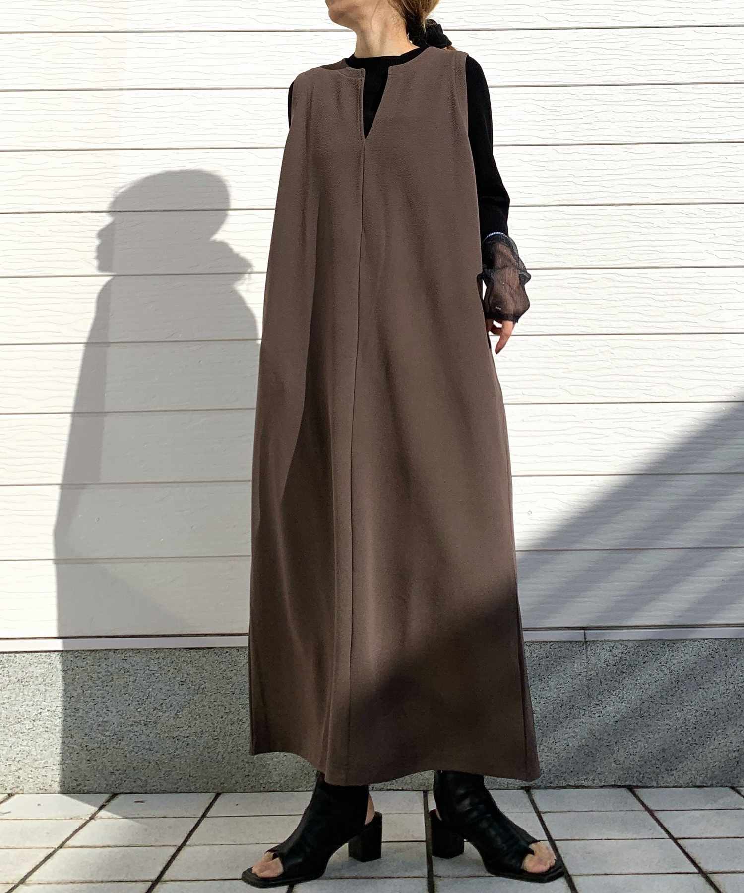 キュー Q カットジョーゼットキーネックワンピース