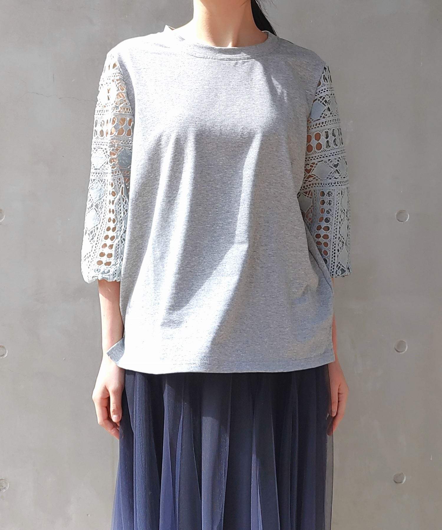 Q Sleeve Lace Pullover