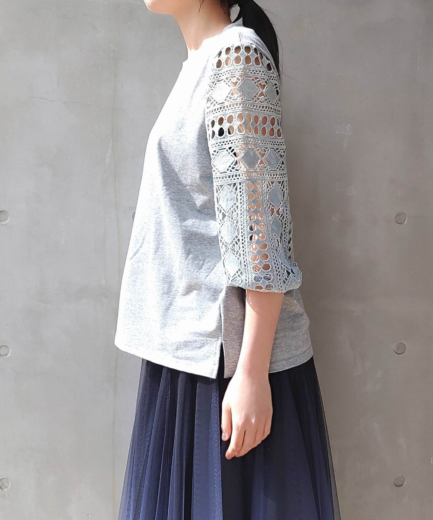 Q Sleeve Lace Pullover