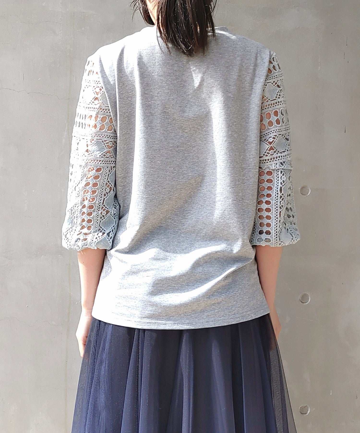 Q Sleeve Lace Pullover