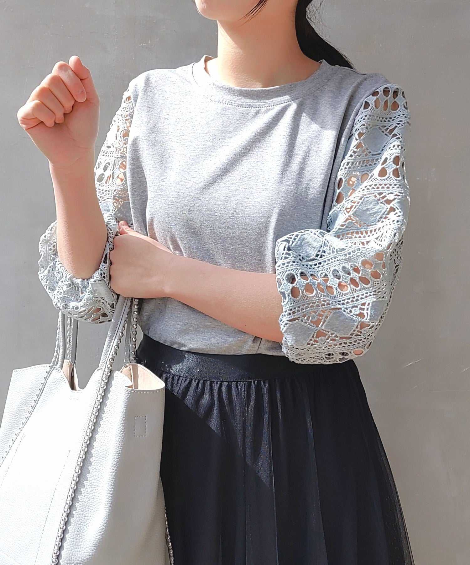 Q Sleeve Lace Pullover