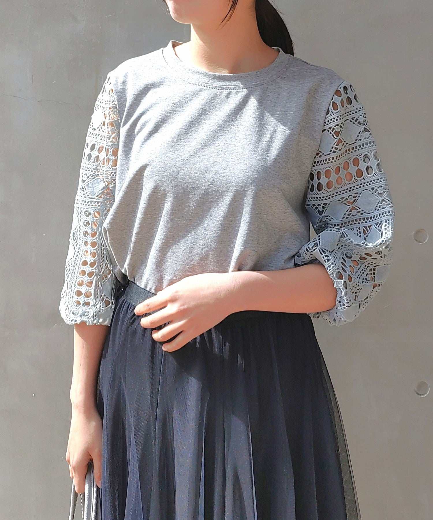 Q Sleeve Lace Pullover