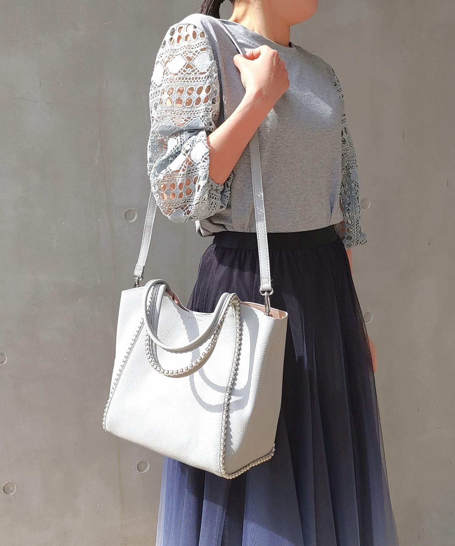 Q Sleeve Lace Pullover