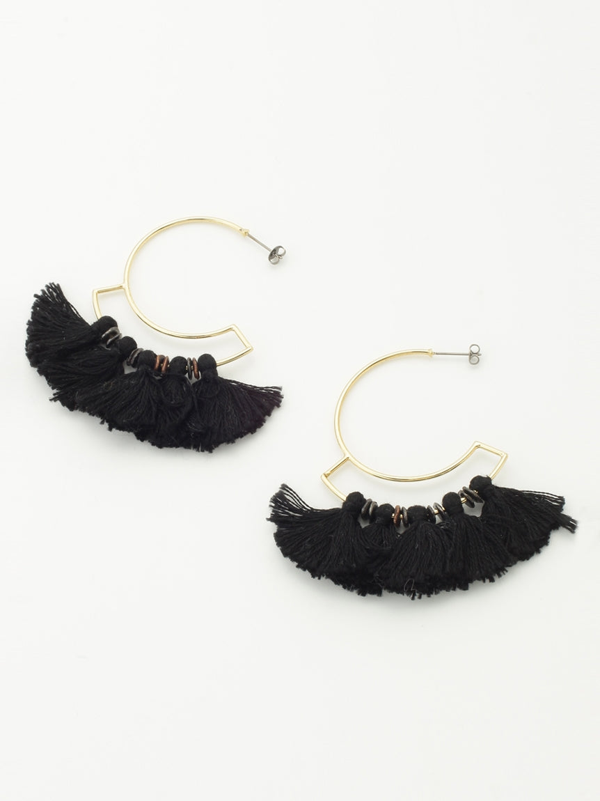 クイーンズコート QUEENS COURT タッセルフープピアス （クロ） クロ