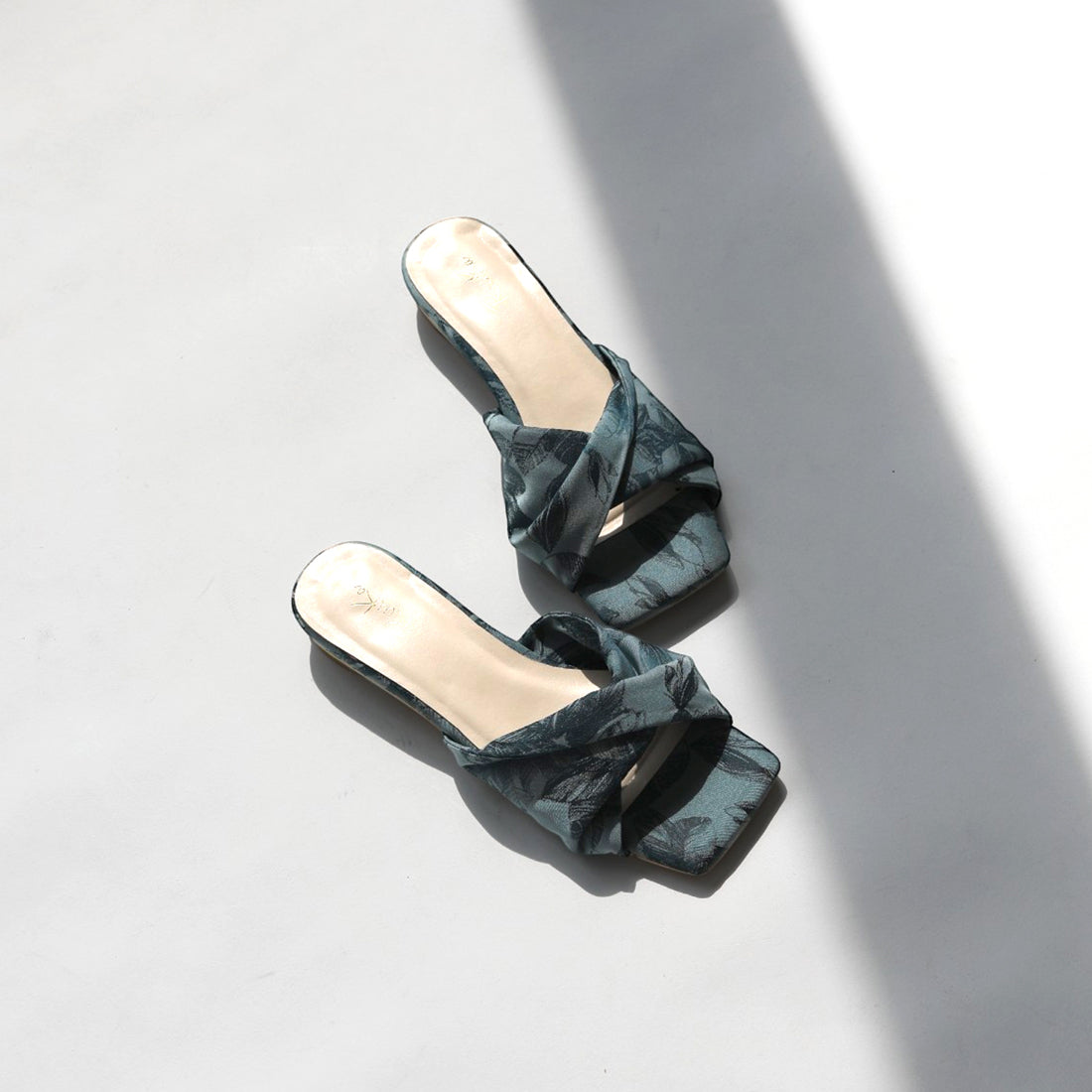リーカ RiiiKa ボタニカル柄サンダル （bluegray） bluegray