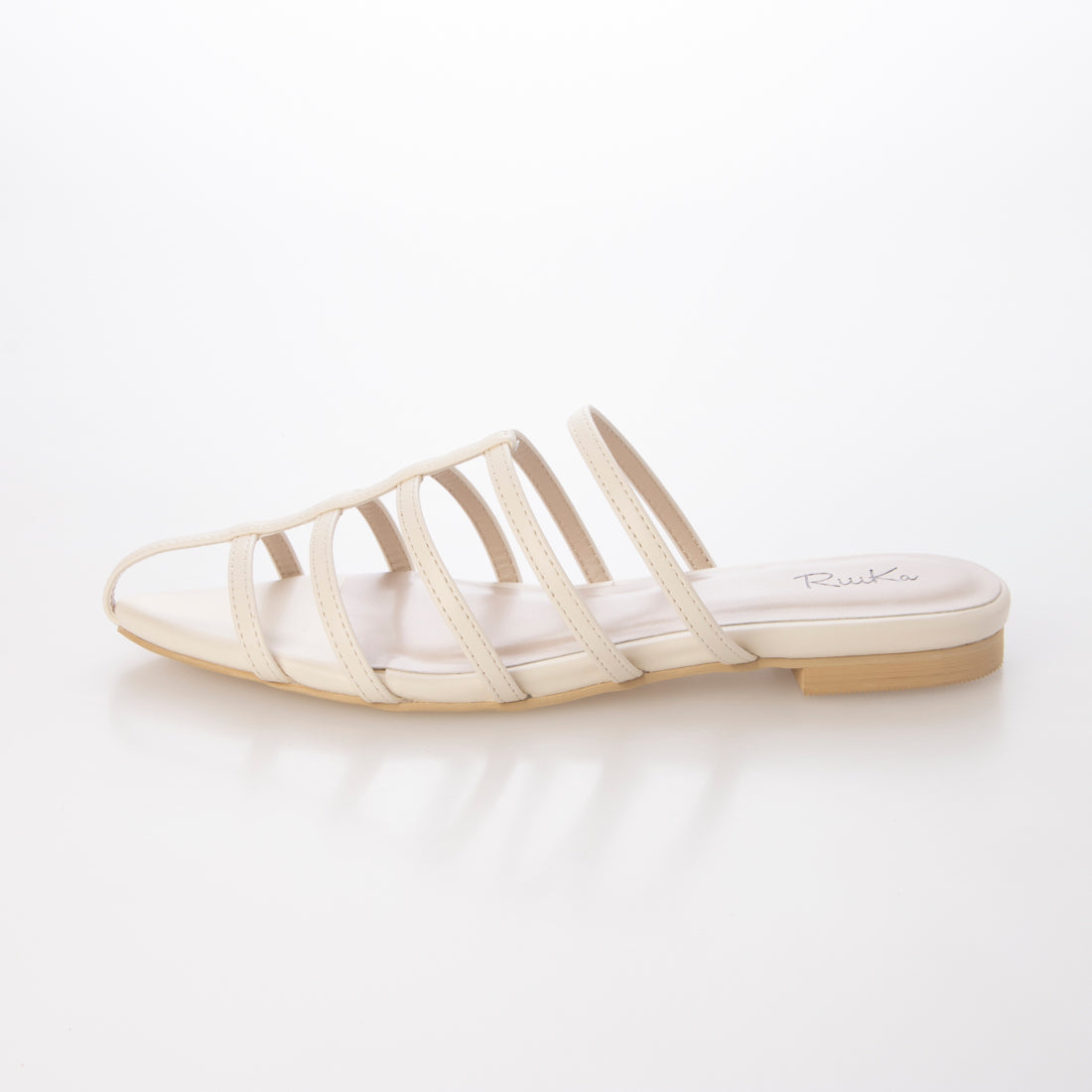 リーカ RiiiKa Tストラップフラットサンダル （ivory） ivory