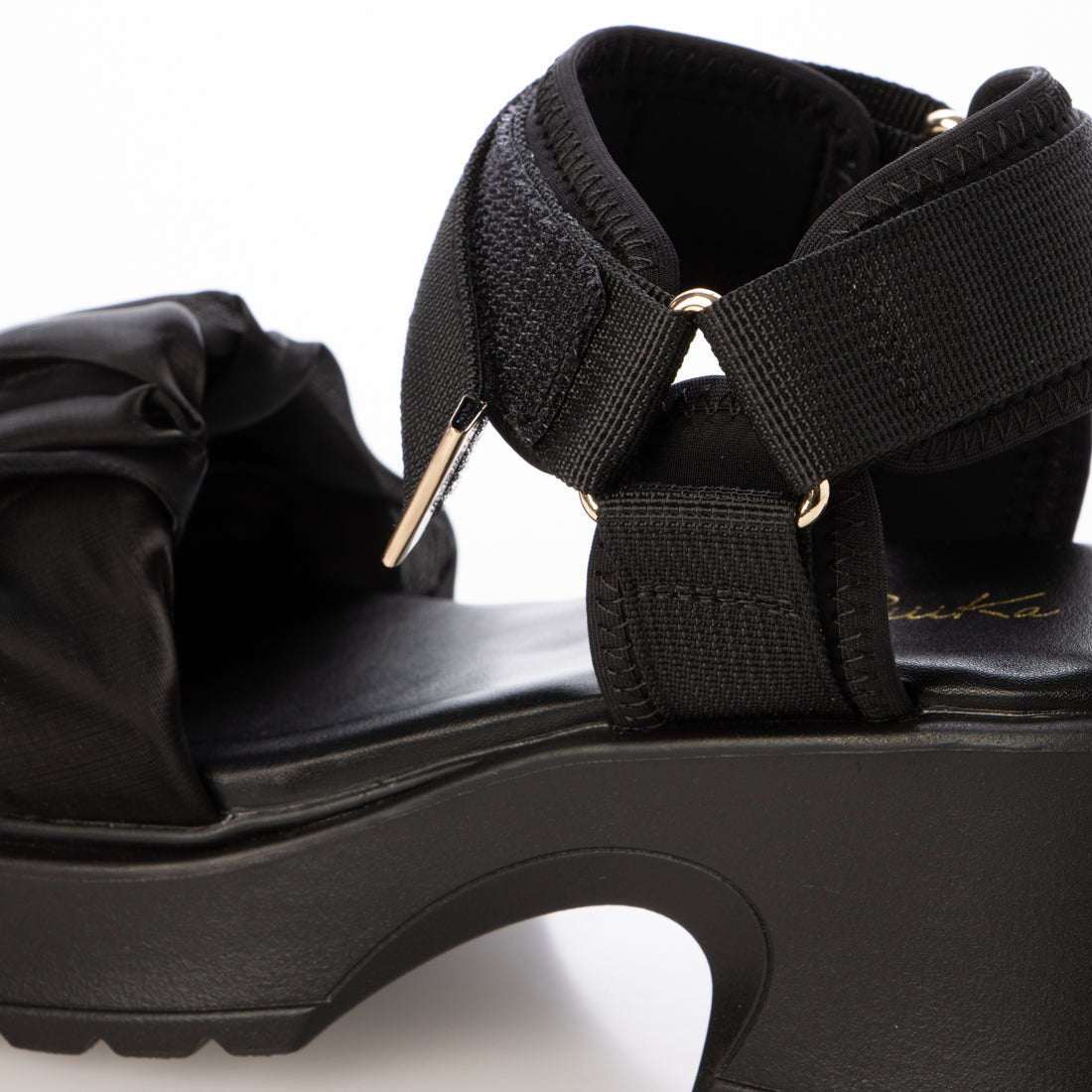 リーカ RiiiKa 厚底ギャザーサンダル （black） black