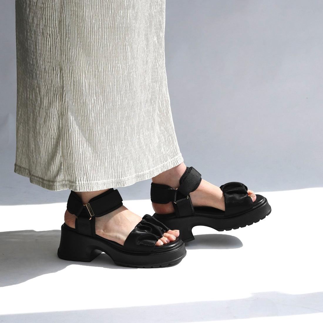リーカ RiiiKa 厚底ギャザーサンダル （black） black
