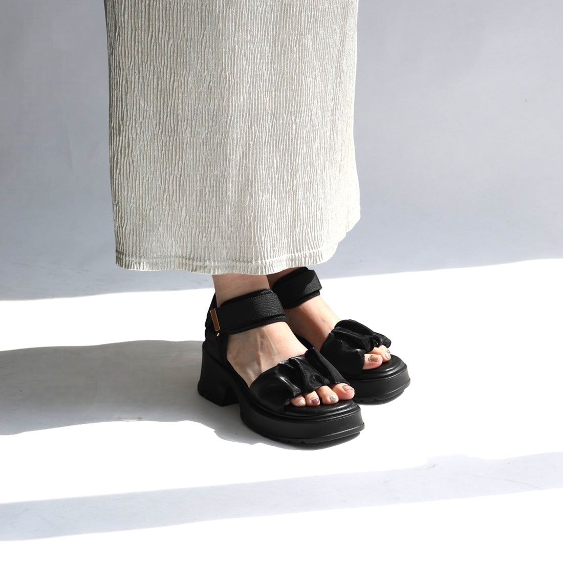 リーカ RiiiKa 厚底ギャザーサンダル （black） black