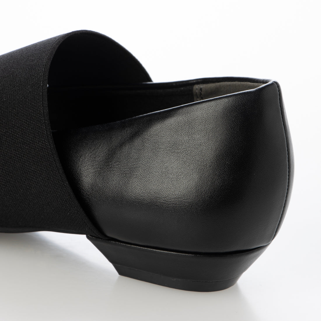 リーカ RiiiKa ゴムストラップポインテッドトゥパンプス （black） black