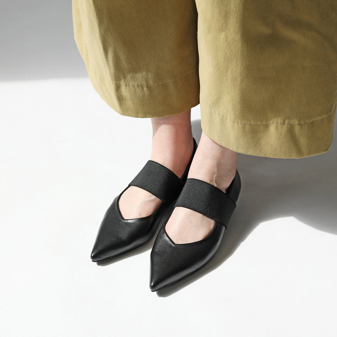 リーカ RiiiKa ゴムストラップポインテッドトゥパンプス （black） black