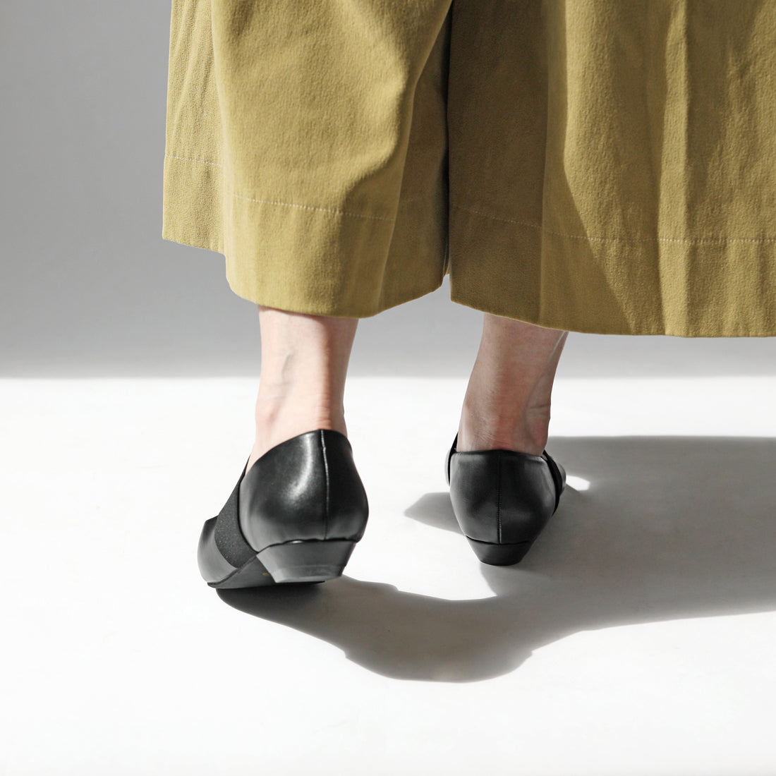 リーカ RiiiKa ゴムストラップポインテッドトゥパンプス （black） black