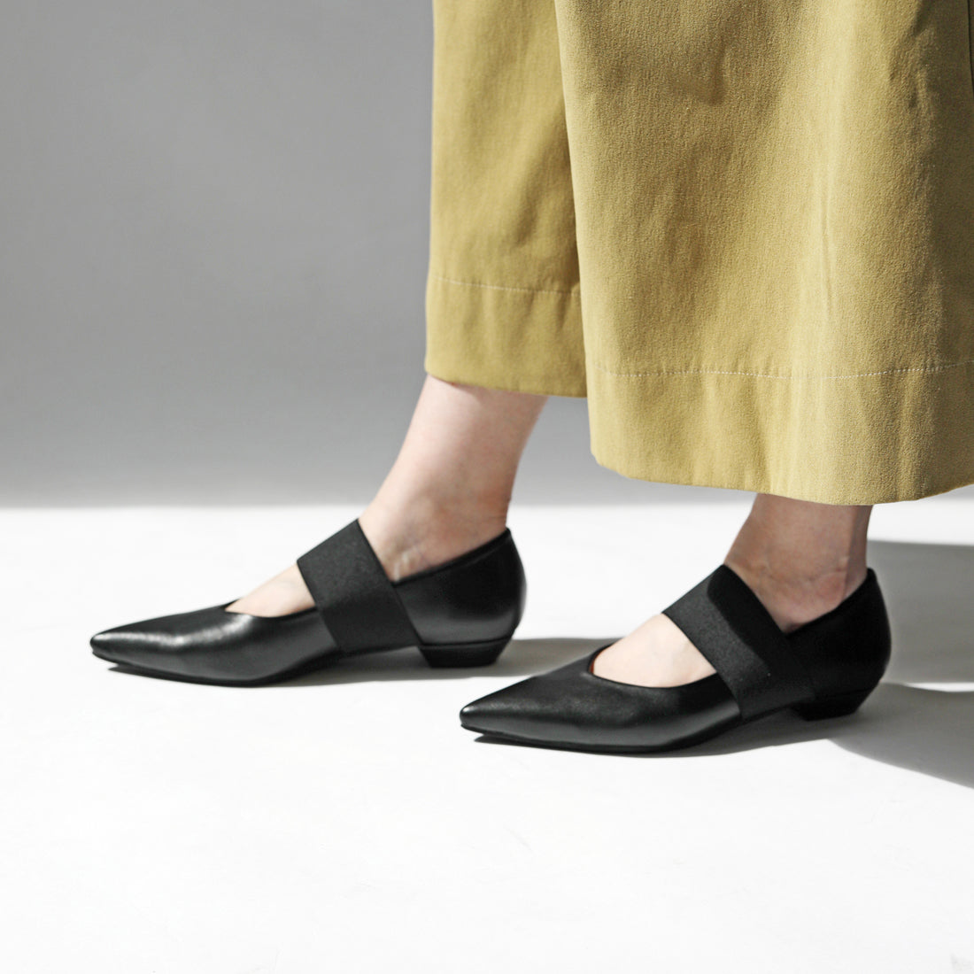 リーカ RiiiKa ゴムストラップポインテッドトゥパンプス （black） black
