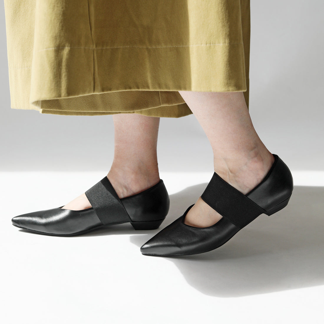 リーカ RiiiKa ゴムストラップポインテッドトゥパンプス （black） black