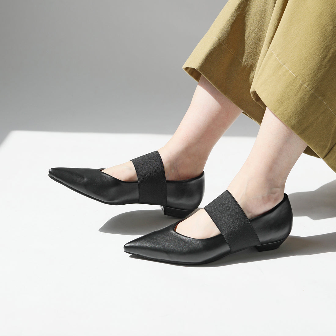 リーカ RiiiKa ゴムストラップポインテッドトゥパンプス （black） black