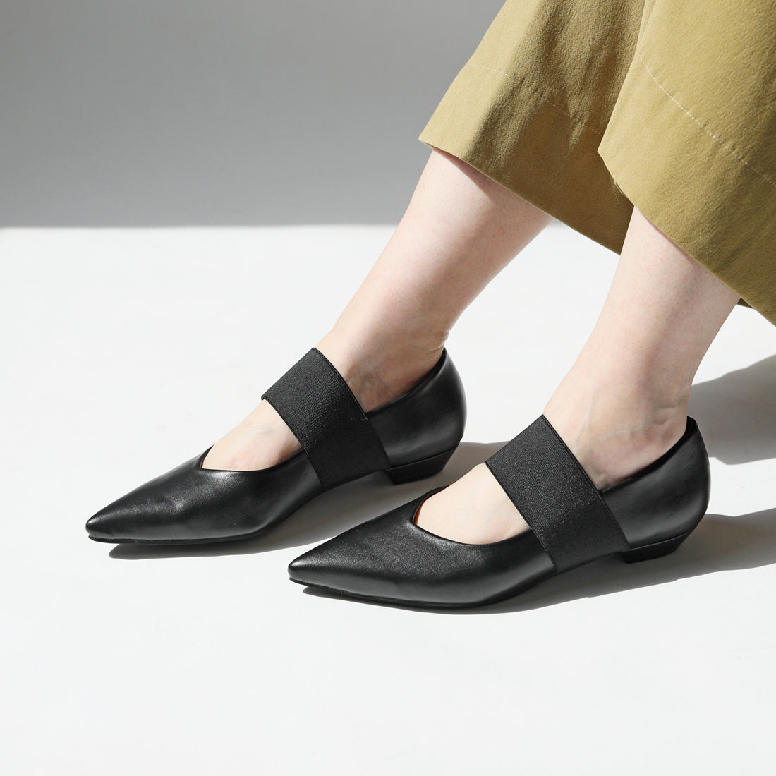 リーカ RiiiKa ゴムストラップポインテッドトゥパンプス （black） black