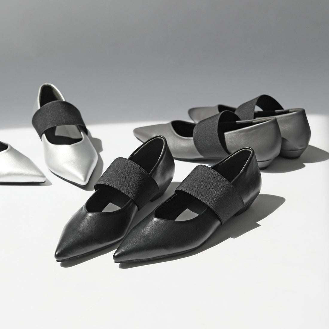 リーカ RiiiKa ゴムストラップポインテッドトゥパンプス （black） black