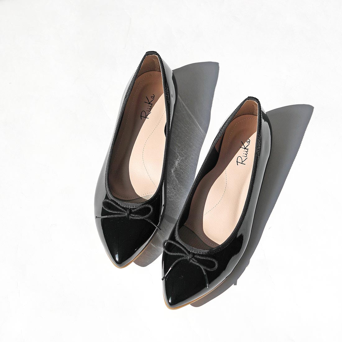 リーカ RiiiKa ポインテッドトゥリボンレインパンプス （black） black