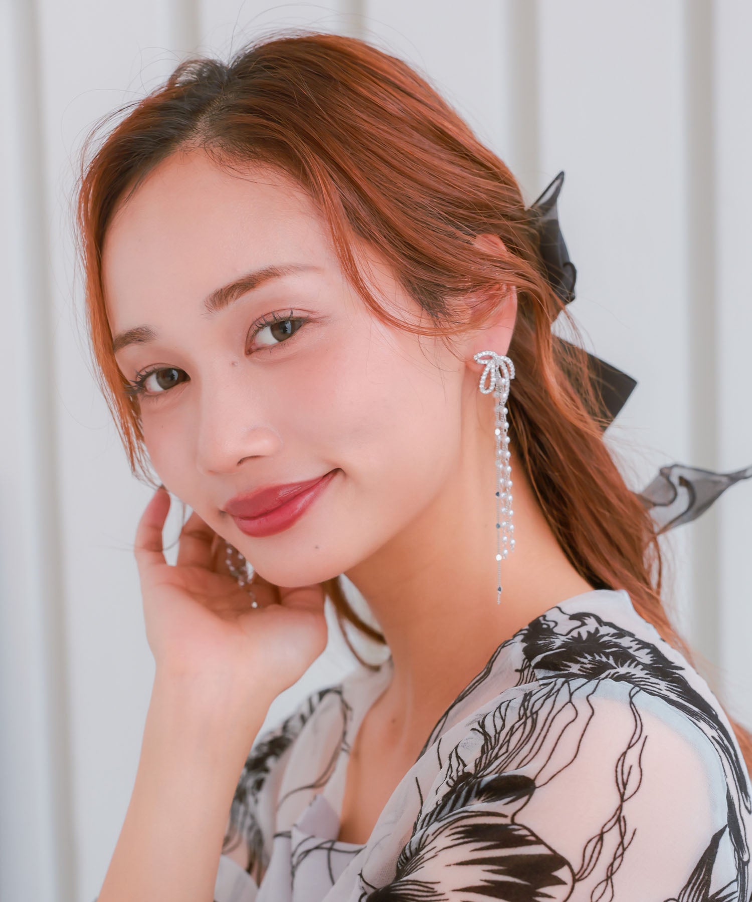 レティカ Retica アクセサリー 垂れリボンモチーフビジューロングピアス （シルバー） シルバー