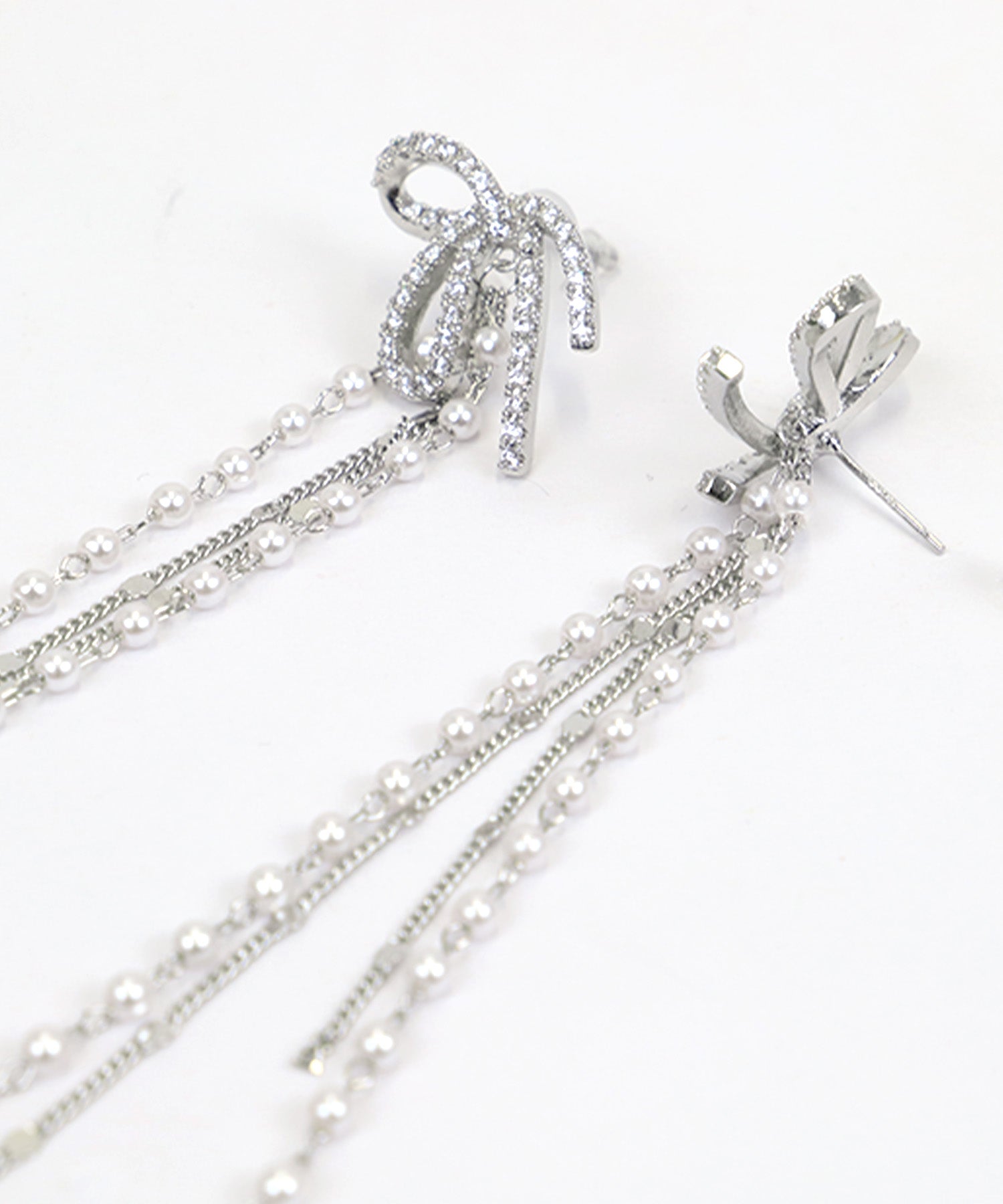 レティカ Retica アクセサリー 垂れリボンモチーフビジューロングピアス （シルバー） シルバー