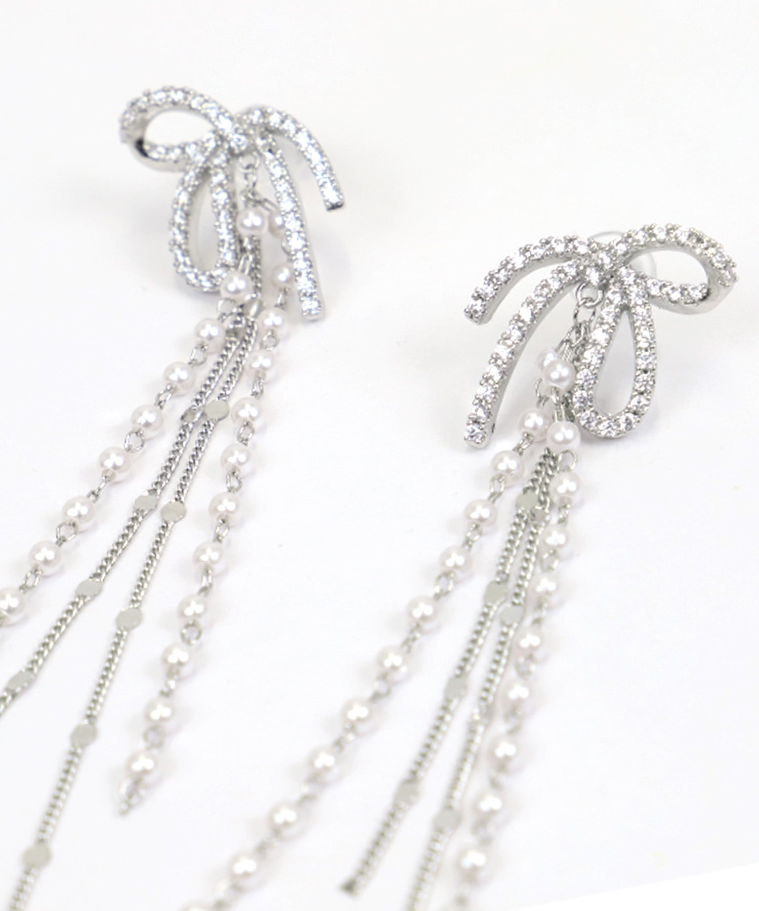 レティカ Retica アクセサリー 垂れリボンモチーフビジューロングピアス （シルバー） シルバー