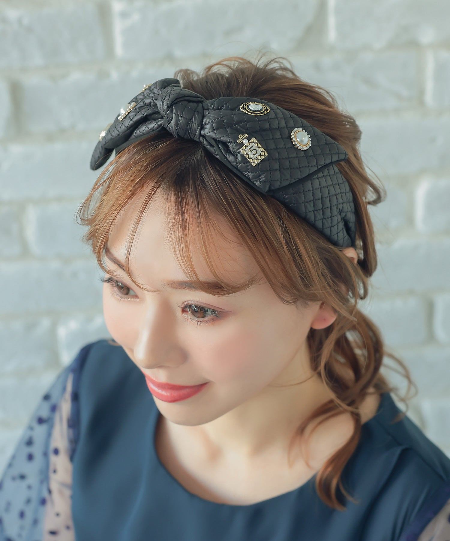 レティカ Retica モチーフリボンキルティングロゴカチューシャ