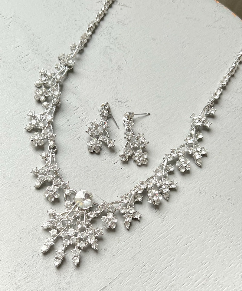 レティカ Retica シルバービジューリーフモチーフネックレスピアスセット