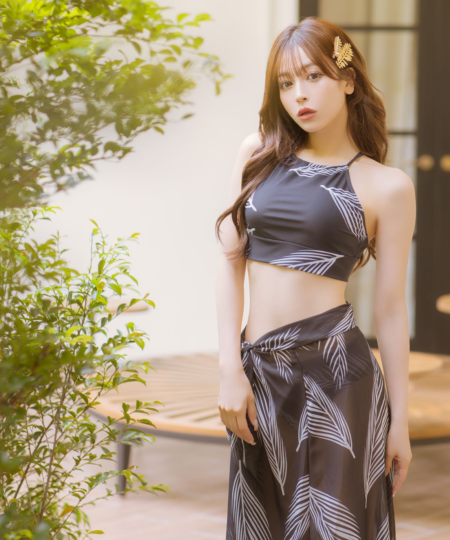Retica swimsuit with 2-way large pareo, high-neck American sleeve bustier, body-covering monochrome leaf gal bikini