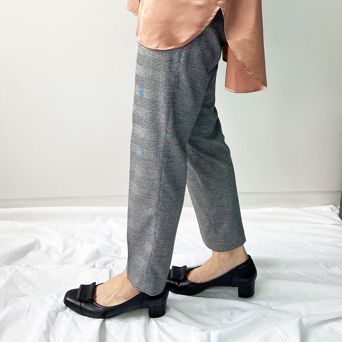 リズ ラフィーネ Riz raffinee 【3E】ローヒールスクエアパンプス,ブラック