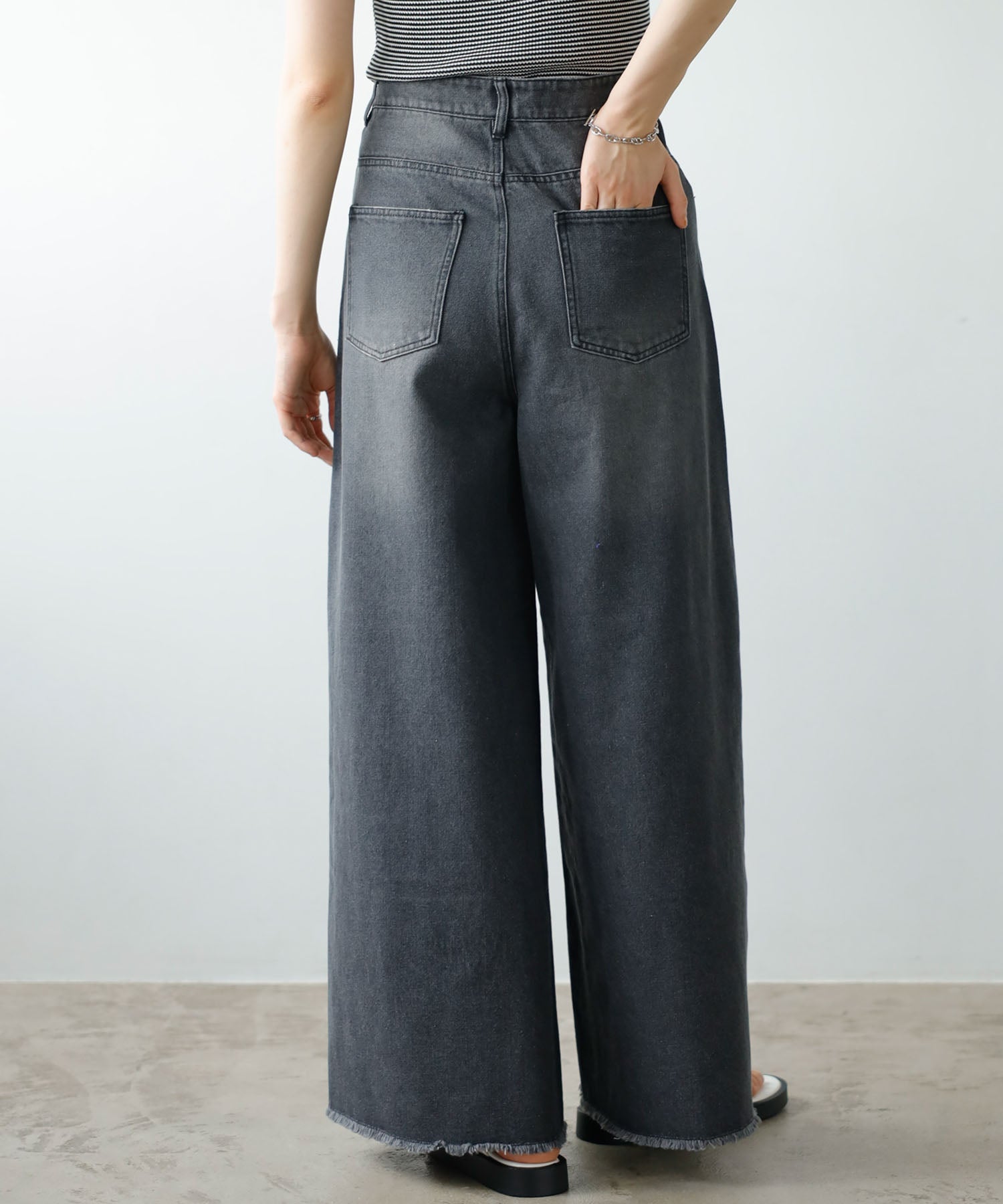 ジーラ GeeRA ウエストデザインデニムバギーパンツ （グレー） ブラック