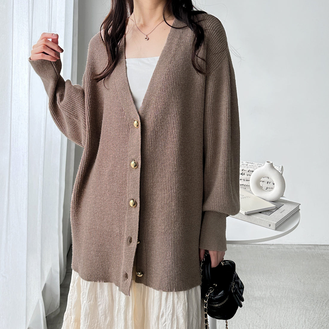 ジーラ GeeRA 畦編みVネックゴールドボタンカーディガン （モカベージュ） モカベージュ