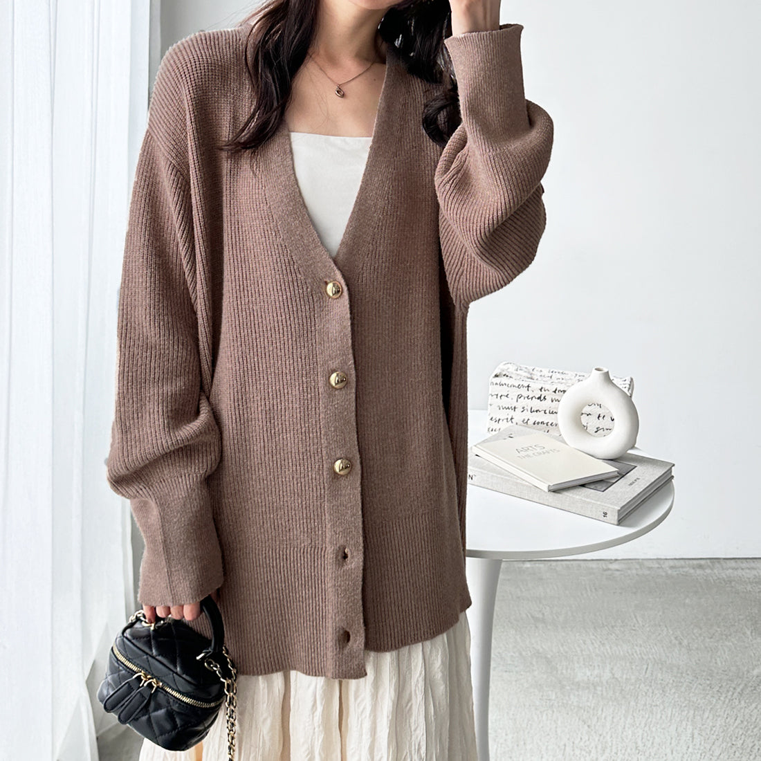 ジーラ GeeRA 畦編みVネックゴールドボタンカーディガン （モカベージュ） モカベージュ