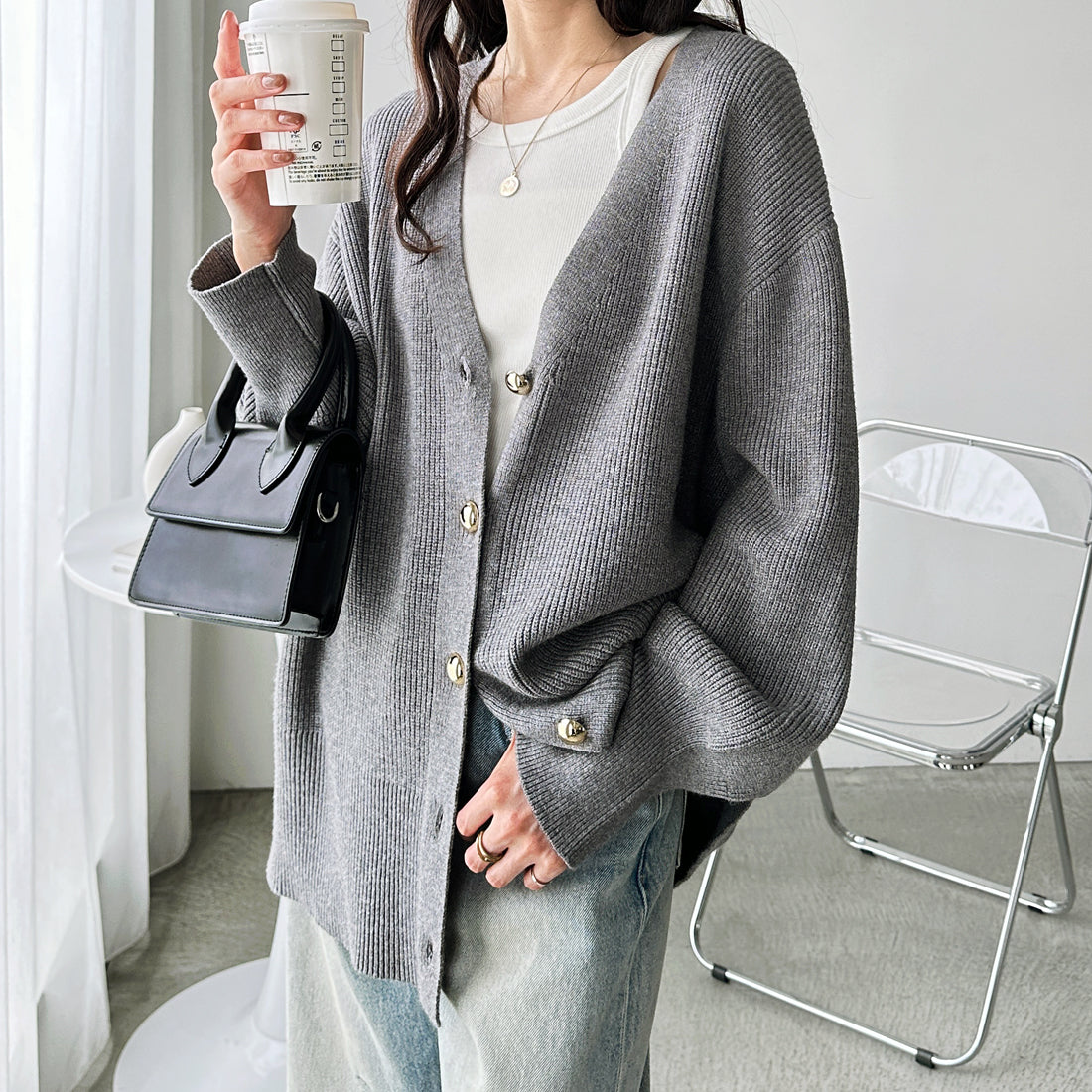 ジーラ GeeRA 畦編みVネックゴールドボタンカーディガン