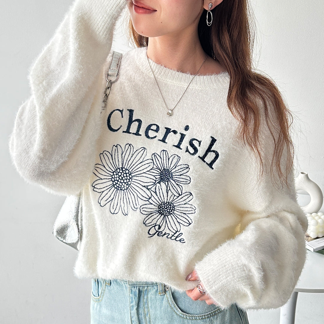 ジーラ GeeRA 【FIRSTMOOD】フラワー刺繍シャギーニット （オフホワイト） オフホワイト