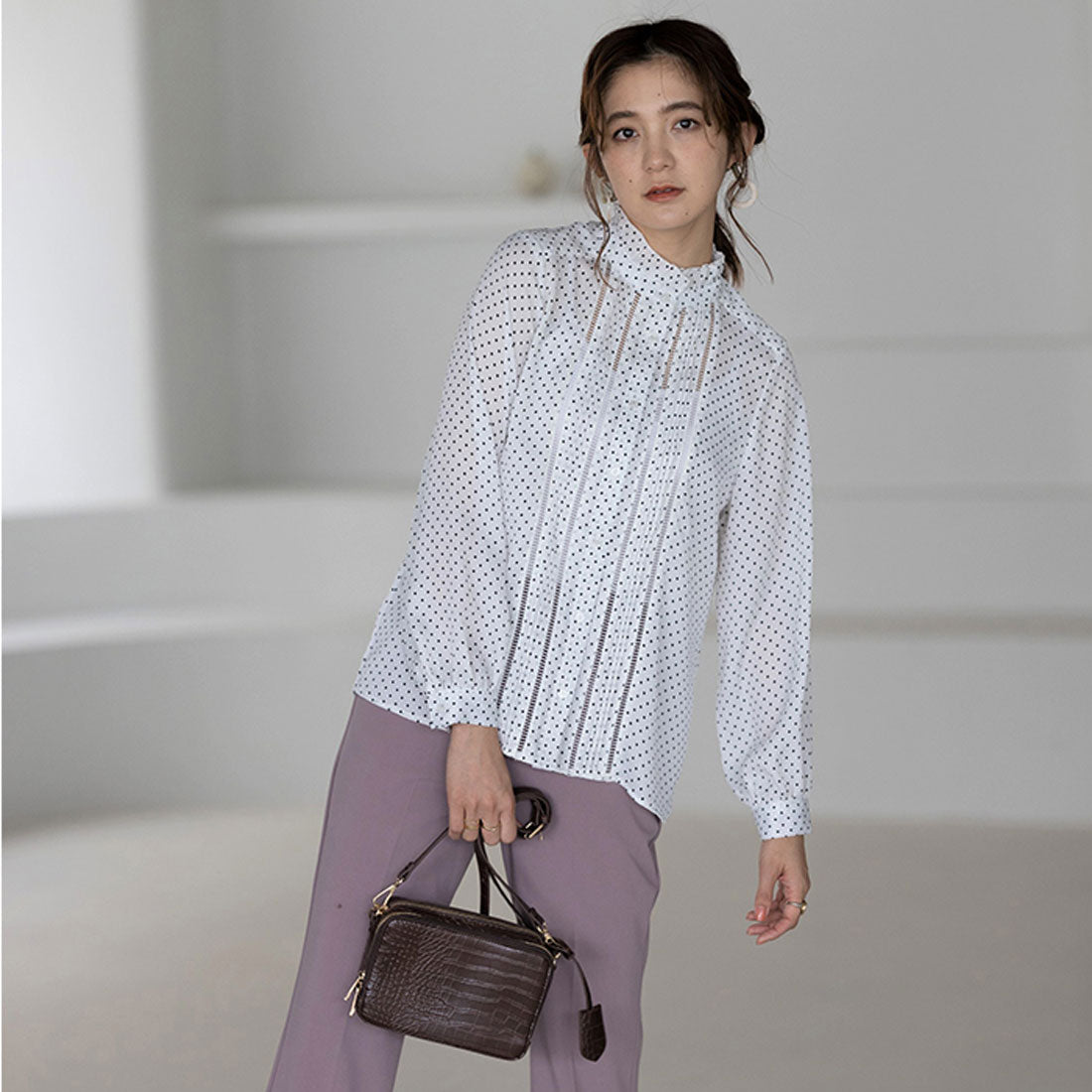 ジーラ GeeRA ドット柄ピンタックブラウス,オフ白系