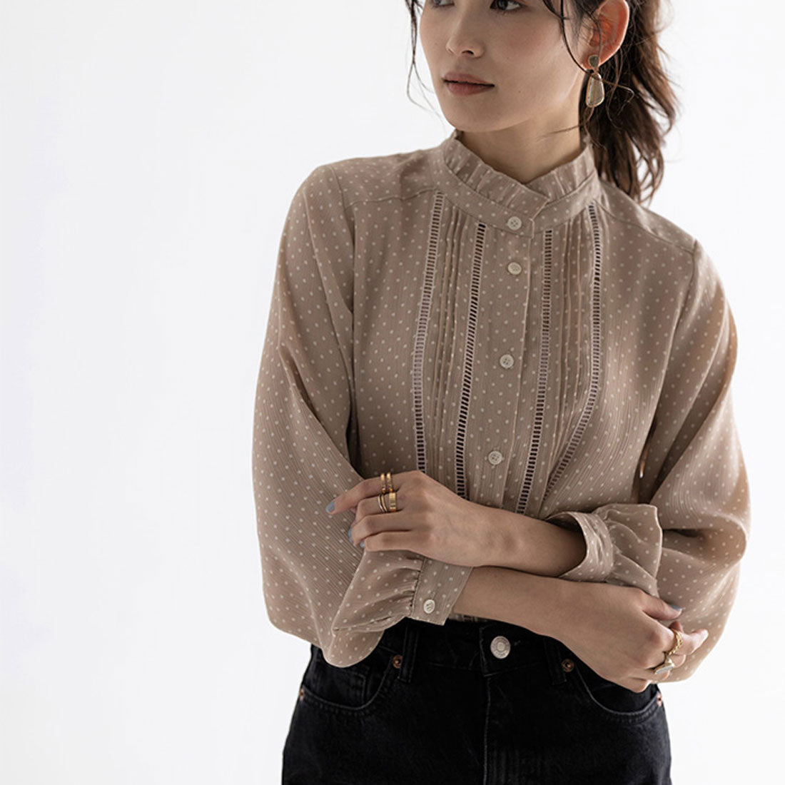 ジーラ GeeRA ドット柄ピンタックブラウス