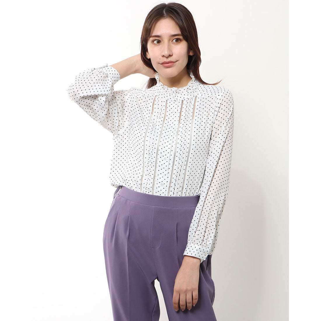 ジーラ GeeRA ドット柄ピンタックブラウス