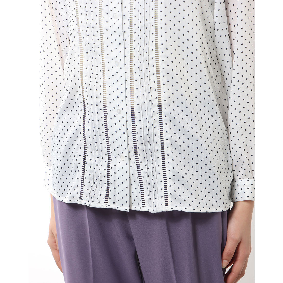 ジーラ GeeRA ドット柄ピンタックブラウス