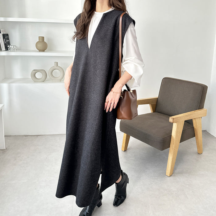 GeeRA V-neck oversized jumper skirt
