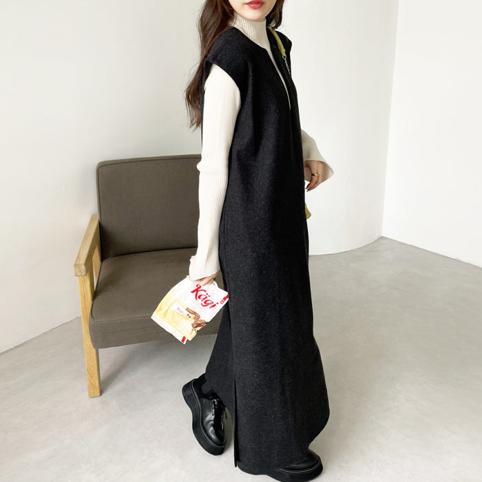 GeeRA V-neck oversized jumper skirt