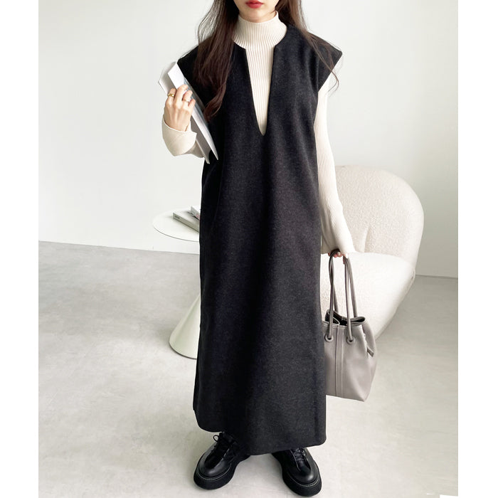 GeeRA V-neck oversized jumper skirt