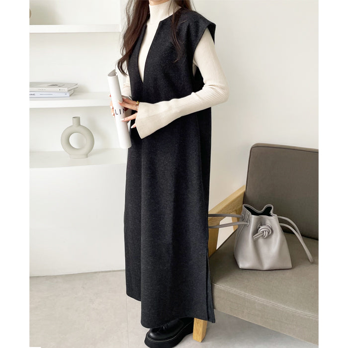 GeeRA V-neck oversized jumper skirt
