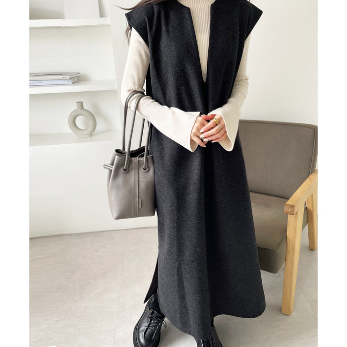 GeeRA V-neck oversized jumper skirt