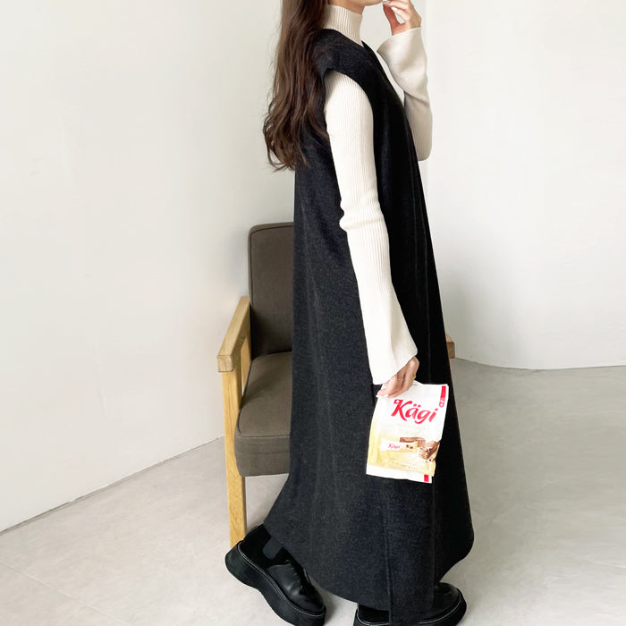 GeeRA V-neck oversized jumper skirt