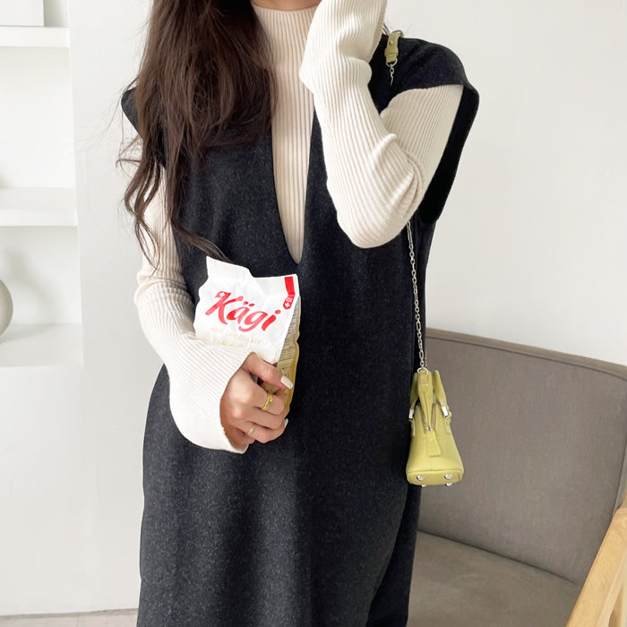 GeeRA V-neck oversized jumper skirt