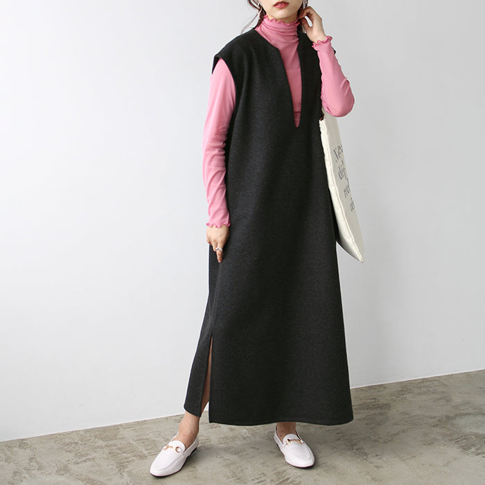GeeRA V-neck oversized jumper skirt