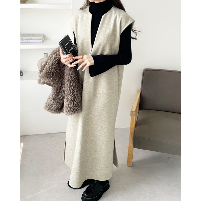GeeRA V-neck oversized jumper skirt