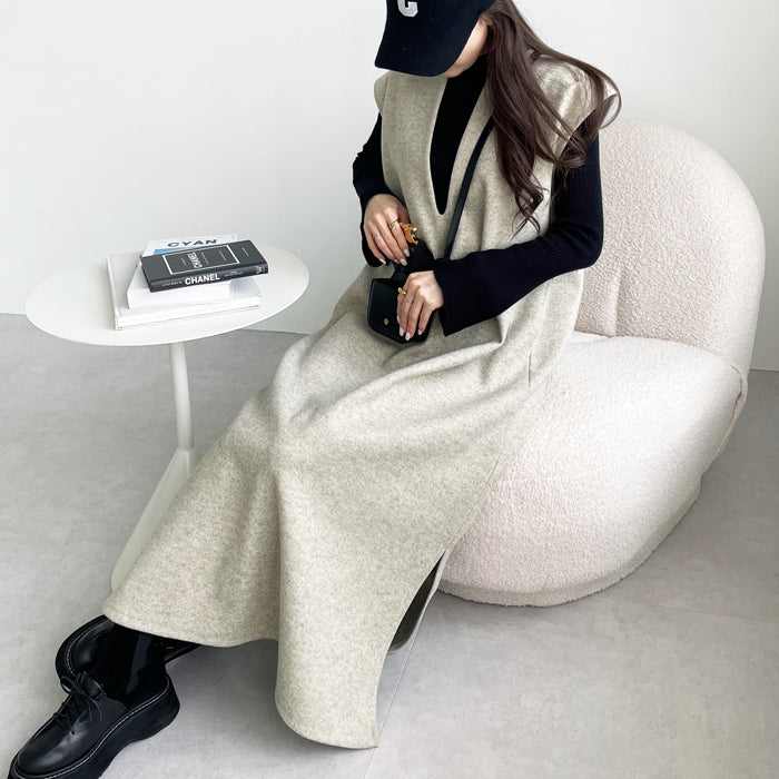 GeeRA V-neck oversized jumper skirt